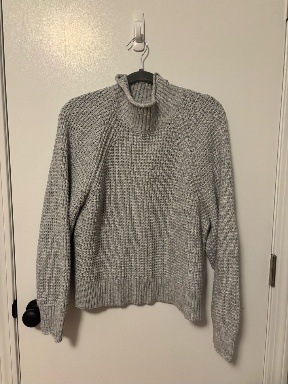 American Eagle Outfitters Light Gray Turtleneck Sweater